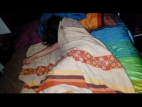 ❤️ Stiefson beréiert seng jonk Stéifmamm wärend hatt schléift. ❌ Anal Video bei eis lb.hentaiser.ru
